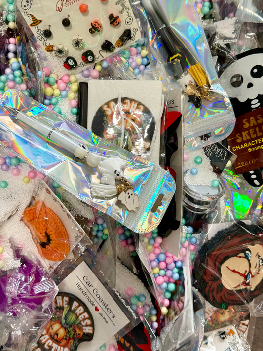 NEW!! Limited Time! While supplies last!!! Halloween Scoop!!! Each scoop is sure to please! All Halloween items! Shipping included!! Only $48!!!!This scoop is not done Live! It is recorded and posted for you to view!!